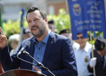 Salvini a Firenze, visita in prefettura. Il Ministro dell’Interno: al lavoro per ridefinire ordinanza su zone rosse