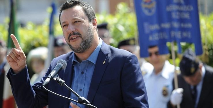Salvini a Firenze, visita in prefettura. Il Ministro dell’Interno: al lavoro per ridefinire ordinanza su zone rosse