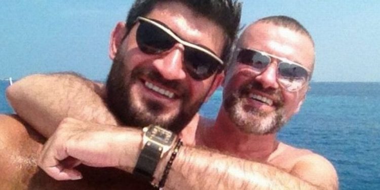 George Michael, l’ex fidanzato Fadi Fawaz distrugge la sua casa a Londra: arrestato. «Furioso per l’eredità»