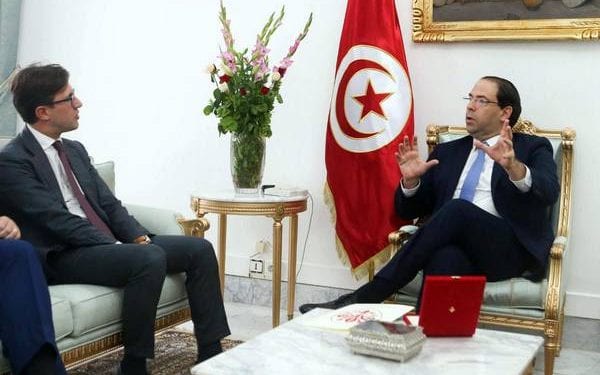 Il buonista Nardella va Tunisi, il porto non sicuro. E regala autobus inquinanti.