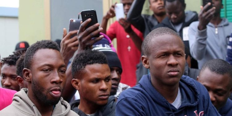 “Profughi in piazza per avere Sky”. La Prefettura di Vicenza conferma: “Era tutto vero”. Altro che bufala