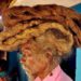 Non si lava i capelli per 40 anni perché glielo ha detto il Dio Shiva, la curiosa storia dell’indiano Sakal
