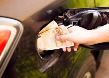 Alla pompa di benzina non si paga più per la Guerra in Etiopia