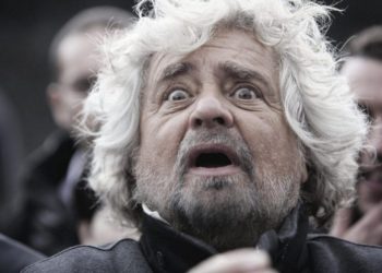 Grillo sproloquia: “Il 35% degli italiani non sa leggere: è la stessa percentuale della Lega!” M5S “Zuppa di pesce”. Non l’hai cucinata tu Beppe?