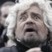 Grillo sproloquia: “Il 35% degli italiani non sa leggere: è la stessa percentuale della Lega!” M5S “Zuppa di pesce”. Non l’hai cucinata tu Beppe?