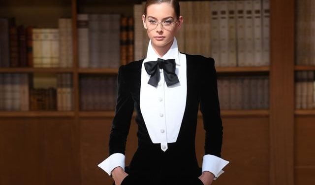 Chanel si trasforma in biblioteca in omaggio a Karl Lagerfeld, lo stilista che possedeva 300mila volumi