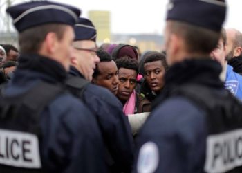 Migranti: negli ultimi 12 mesi la Francia ha respinto oltre 18mila persone a Ventimiglia. I francesi sì che sono umani!