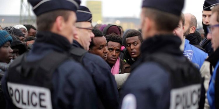 Migranti: negli ultimi 12 mesi la Francia ha respinto oltre 18mila persone a Ventimiglia. I francesi sì che sono umani!
