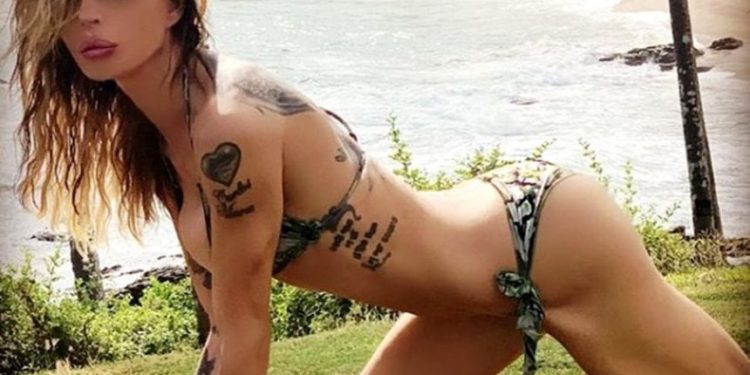 Nina Moric e il malore a Zanzibar: “Sono stata attaccata dal batterio mangia-carne”