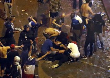 Francia: i tifosi festeggiano la vittoria dell’Algeria in Coppa d’Africa a suon di morti e feriti. Povera Europa