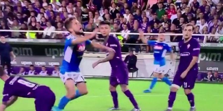 Che sVARioni! Fiorentina-Napoli, il designatore ammette gli errori: “L’arbitro e l’uomo var saranno fermati”
