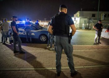 Rom bum bum! Maxi rissa a suon di mazze e coltelli