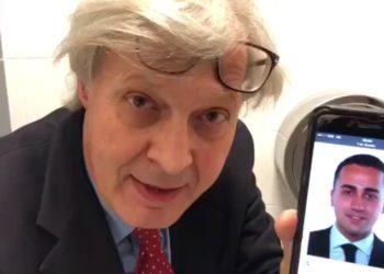 Sgarbi: “Giggino Di Maio verrai sommerso da una pioggia di merda!” VIDEO