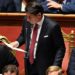 Conte annuncia le dimissioni, Salvini bacia il rosario e Renzi tenta di rientrare dalla finestra