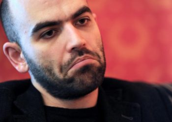 Saviano vaneggia: “il destino di Salvini è il carcere”. Dei milioni incassati con Gomorra copiando non parla mai