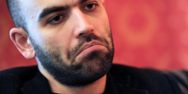 Saviano vaneggia: “il destino di Salvini è il carcere”. Dei milioni incassati con Gomorra copiando non parla mai