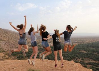 “Decapitatele”, ragazze di ong belga minacciate di morte in Marocco per aver indossato shorts