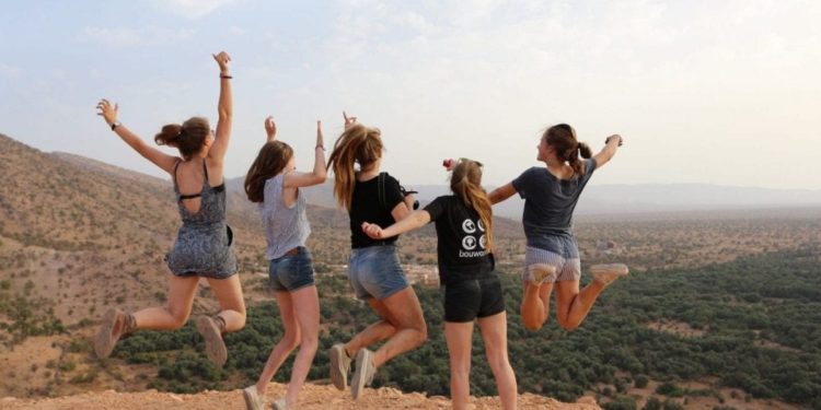 “Decapitatele”, ragazze di ong belga minacciate di morte in Marocco per aver indossato shorts