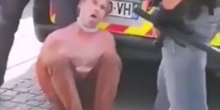 Liberté, Égalité, Torture, dalla Francia ancora immagini agghiaccianti (VIDEO). La polizia di Macron usa la violenza della dittatura