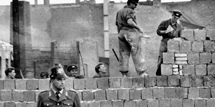 Quando il comunismo si murò vivo