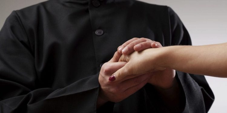 Prete indagato per violenza sessuale a Firenze. La Chiesa e il sesso non riescono proprio ad andare in pace