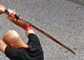 Germania sotto choc: profugo uccide a colpi di katana un automobilista (il VIDEO)