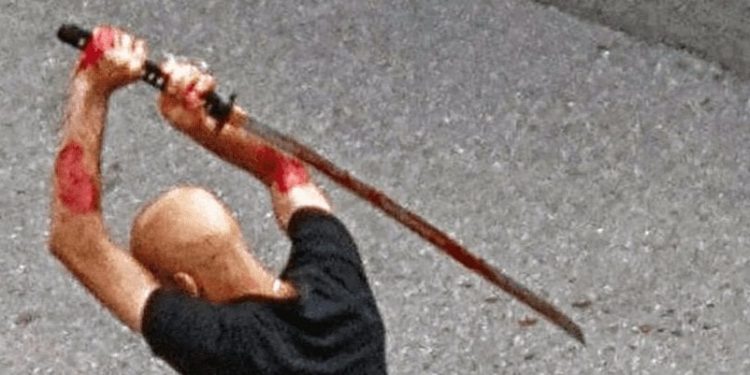 Germania sotto choc: profugo uccide a colpi di katana un automobilista (il VIDEO)