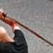 Germania sotto choc: profugo uccide a colpi di katana un automobilista (il VIDEO)