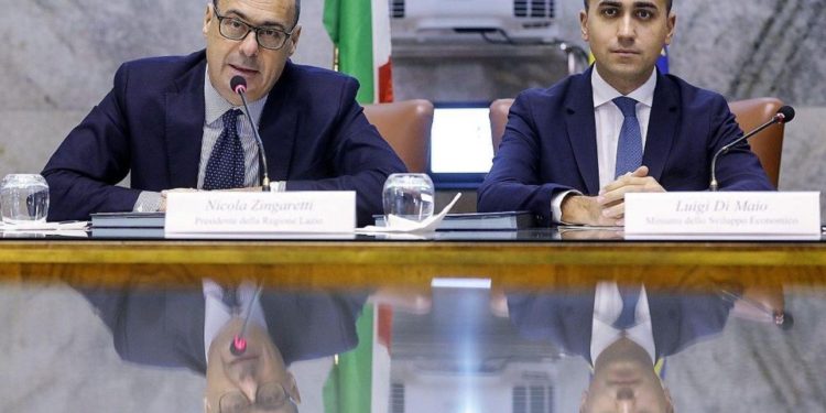 Il regime dei voltagabbana: la faccia come il lato b