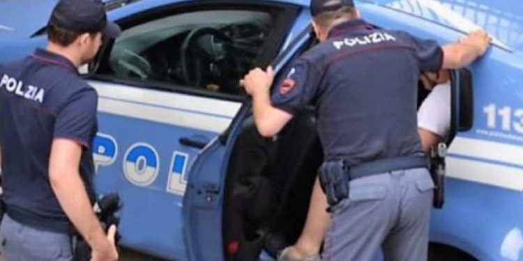 Firenze: rissa tra magrebini e arresto per furto d’auto e droga di un pusher dell’est in un “normale” mercoledì mattina. La città sicura di Dario Nardella