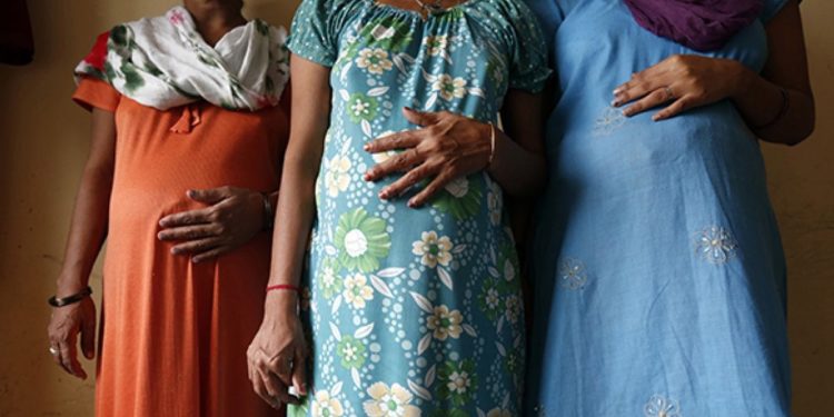 Nigeria: scoperta una “fabbrica di bambini”, donne segregate e messe incinte per vendere i neonati