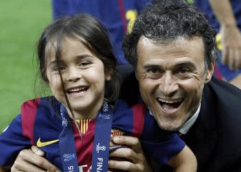 Vergogna a Bucarest.  Fischi durante il minuto di silenzio per Xana, la figlia di Luis Enrique morta a 9 anni