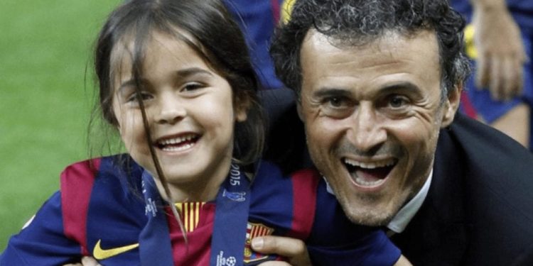 Vergogna a Bucarest.  Fischi durante il minuto di silenzio per Xana, la figlia di Luis Enrique morta a 9 anni