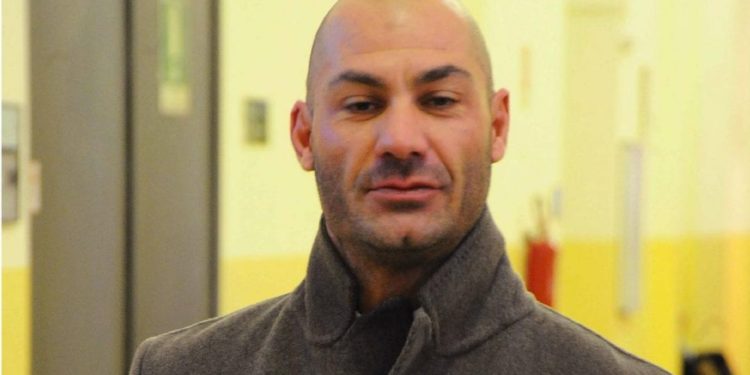 Firenze: il figlio di Bossi fa il rigatino al ristorante, denunciato