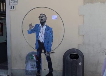 Firenze, murale su Renzi alla Leopolda “Italia Morta Vivente”. Difficile dargli torto