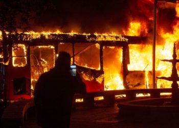 Ancora scontri in Cile, Piñera: “Siamo in guerra”