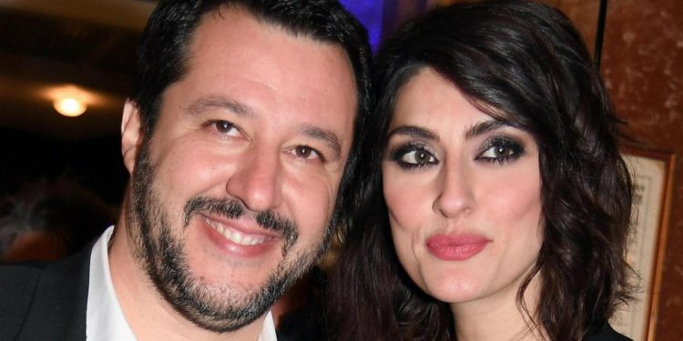 Elisa Isoardi “con Salvini siamo rimasti amici. Gli spiavo il cellulare, gliene ho rotti tanti perché ho trovato…”