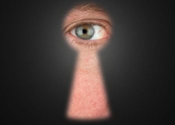 Stalking e minacce: “vi sciolgo nell’ acido”. Succede a Prato.