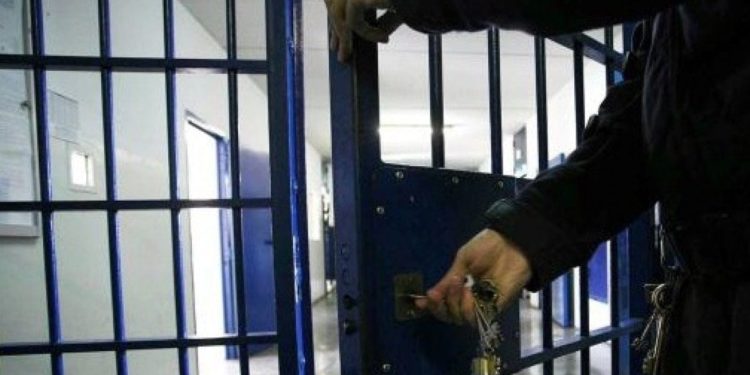 Detenuti torturati in cella: arrestati 6 agenti del carcere di Torino