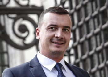 Codice Rocco: Casalino detta legge selezionando le domande per il premier Conte