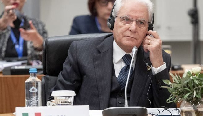 Il monito di Mattarella sulla questione migranti: “Agiamo ora o saremo travolti”. E Lamorgese dialoga con le ONG