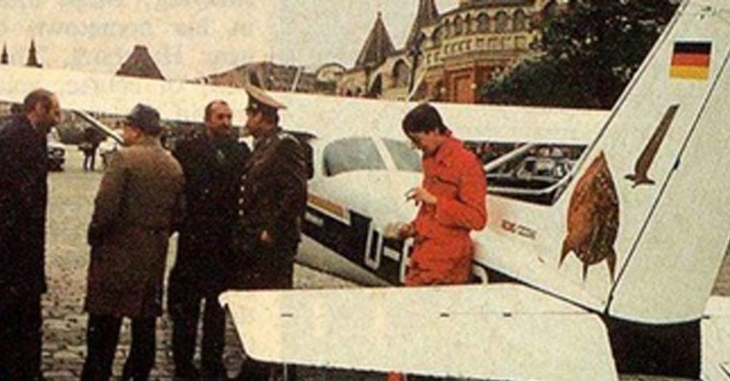 Полёт матиаса руста 28 мая 1987 г. Самолет матиаса руста. Матиас руст самолет cessna. Матиазруст га красной площади. Маттиас руст на красной площади 1987.