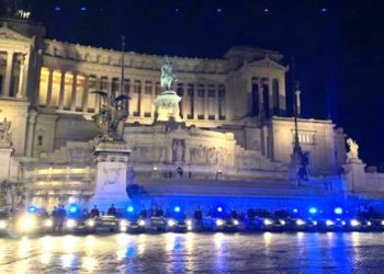 All’Altare della Patria il commovente omaggio della Polizia ai colleghi uccisi a Trieste (il VIDEO)