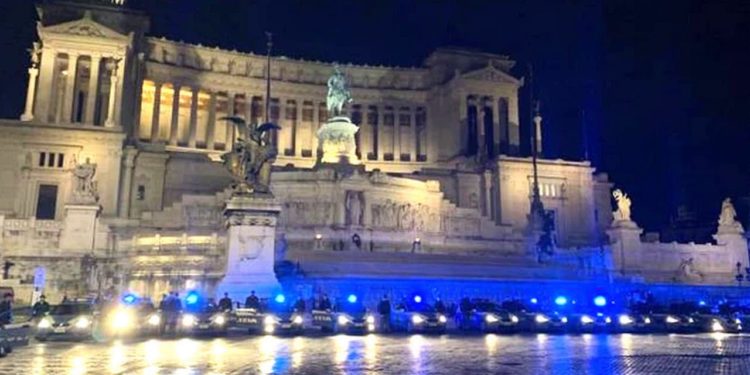 All’Altare della Patria il commovente omaggio della Polizia ai colleghi uccisi a Trieste (il VIDEO)