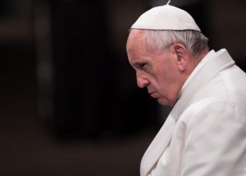 Papa Bergoglio nomina tredici Cardinali e prova a scegliere il proprio successore: sarà Cardinal “Tortellino” o il Cardinale Czerny che pone sul suo stemma un barcone di migranti?