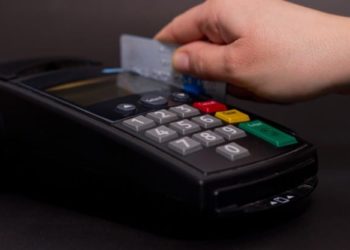 Lotta al contante: ridono le banche, piangono le famiglie, cambia poco per il fisco