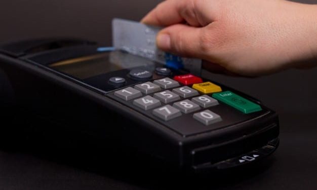 Lotta al contante: ridono le banche, piangono le famiglie, cambia poco per il fisco