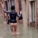 Veneziani, siamo in mutande: nuda per le calle a Venezia, la foto diventa un simbolo