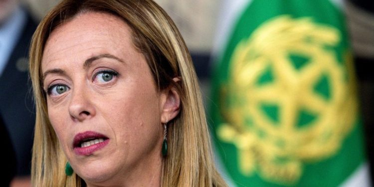 “Anche mia figlia mi chiama genitore 1!” Giorgia Meloni scherza su “Io sono Giorgia”