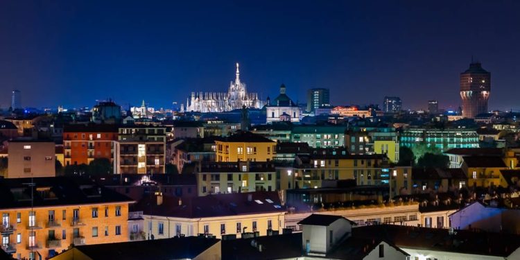 Crede morto il motociclista che ha investito e si spara in testa. Dramma a Milano